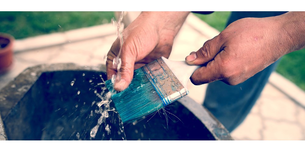 washing paint brush